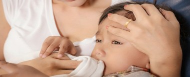 Cha mẹ nên làm gì khi trẻ nôn và đau bụng